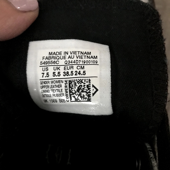 Converse Leather Chuck Taylor Sneakers Size 7.5 - Picture 6 of 7